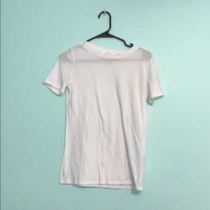 White t shirt from pink